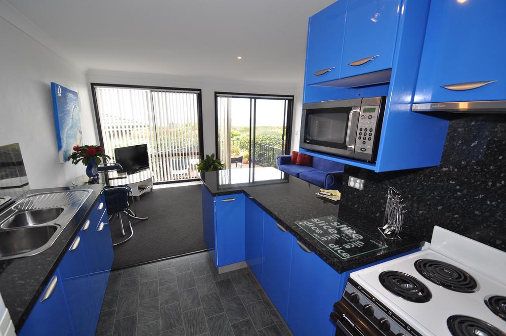 Beachfront Apartments Нарума Номер фото